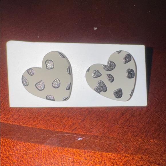 Jewelry - Gray & Black Cheetah Print Heart Earrings
